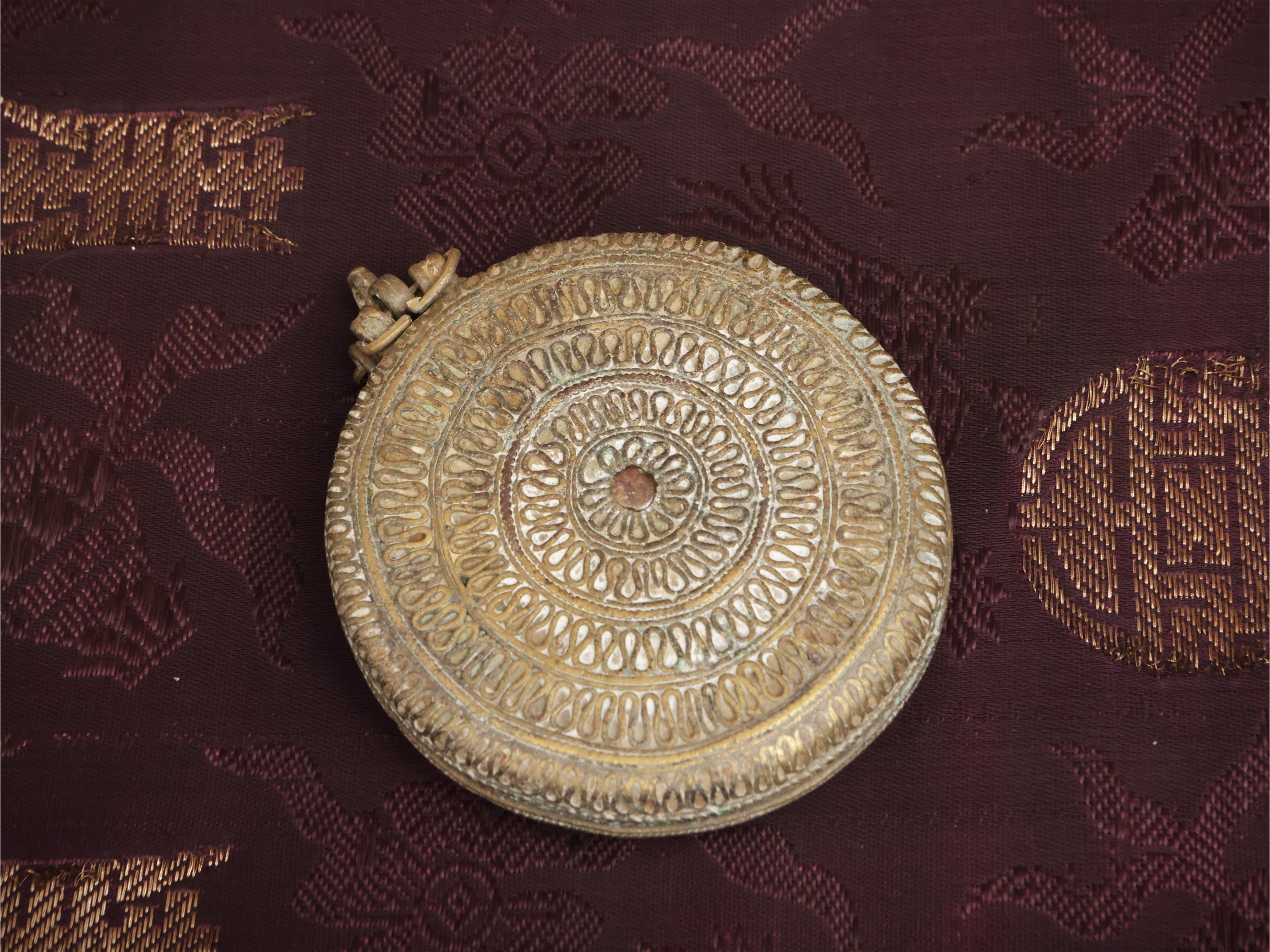 Scatola indiana in bronzo inciso, sec. XIX–XX