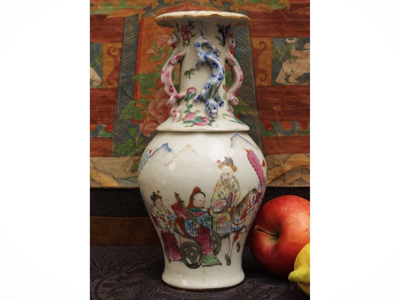 Vaso in porcellana “famiglia rosa” con animali applicati, Cina, dinastia Qing, sec. XIX
