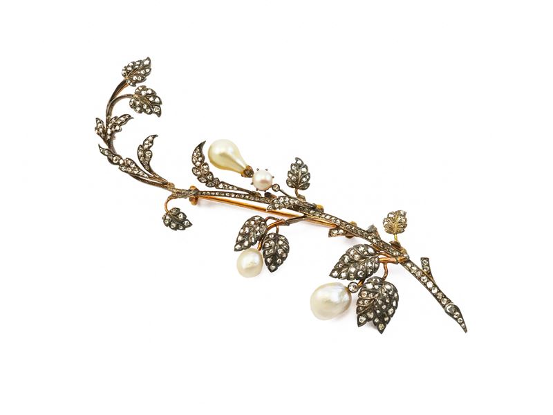 Spilla in oro vari titoli e argento con diamanti e perle