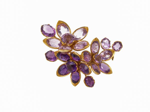 Yellow gold brooch with amethysts  - Auction Jewels and Watches - Maison Bibelot - Casa d'Aste Firenze - Milano