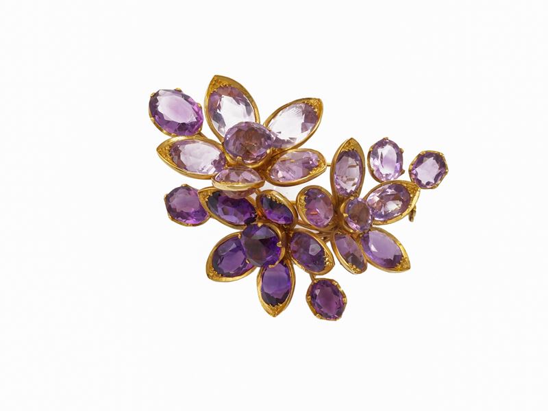 Spilla in oro giallo con ametiste