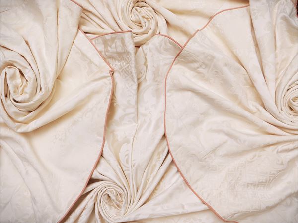 Four circular tablecloths in white silk damask