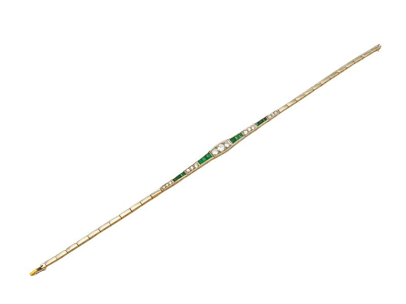 Bracciale Decò in oro giallo e platino con diamanti e smeraldi