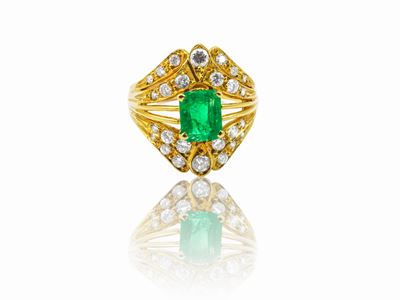 Anello in oro giallo, smeraldo ottagonale e diamanti