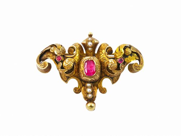 Spilla borbonica in oro giallo con rubini e microperle  - Asta Gioielli e Orologi - Maison Bibelot - Casa d'Aste Firenze - Milano