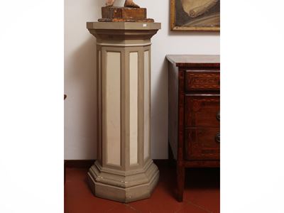 Colonna Porta Sculure in Legno Laccato