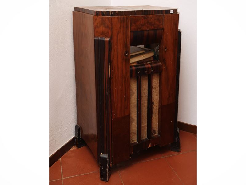 Mobile radio in radica, anni Trenta (mancante della radio interna)