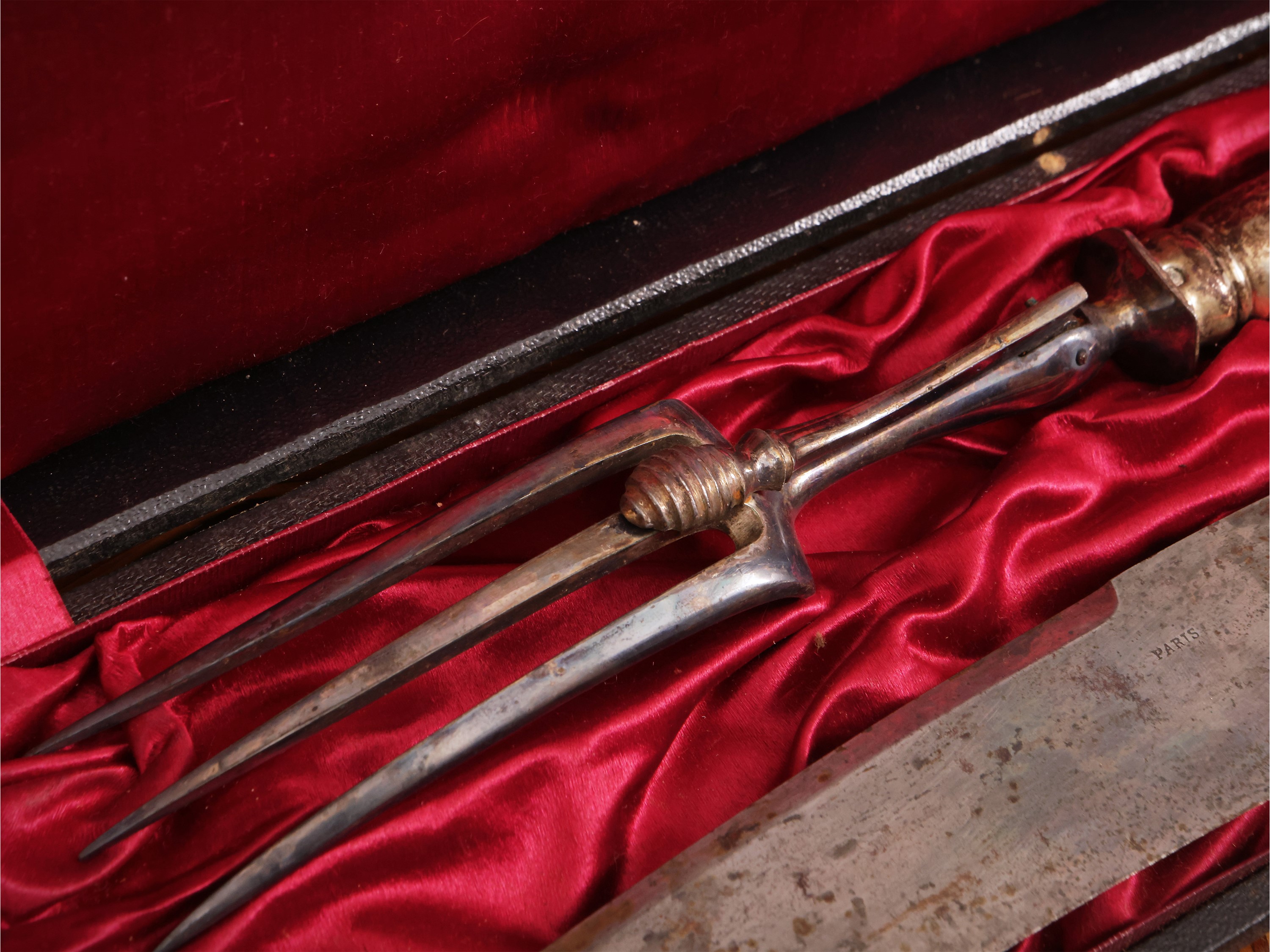 Coppia di Posate da Portata con Manico Rivestito in Argento