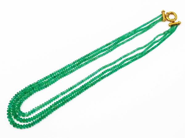 Collana multifilo degradè di smeraldi con fermezza in oro giallo