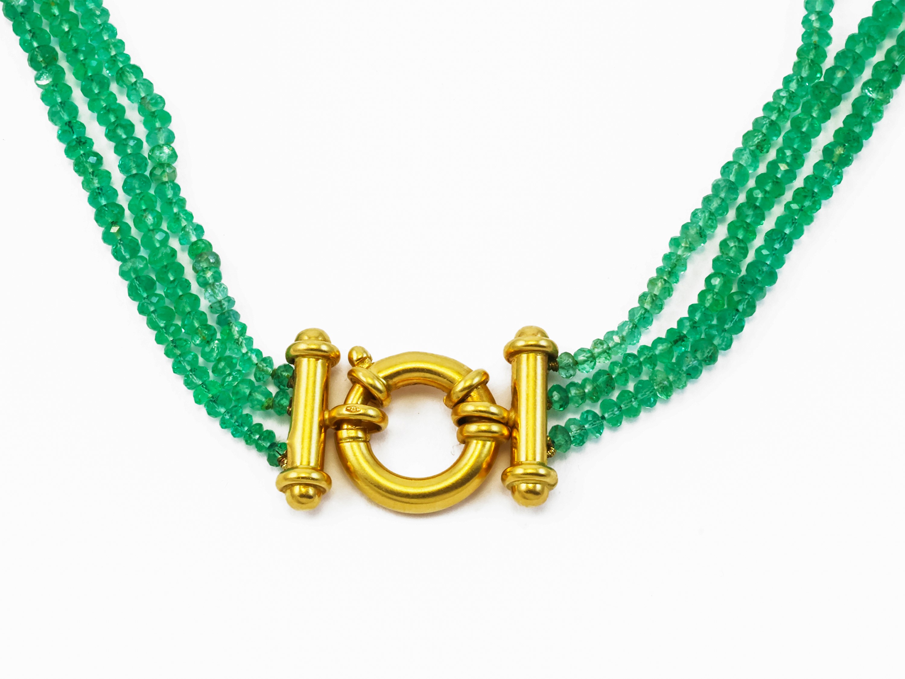 Collana multifilo degradè di smeraldi con fermezza in oro giallo