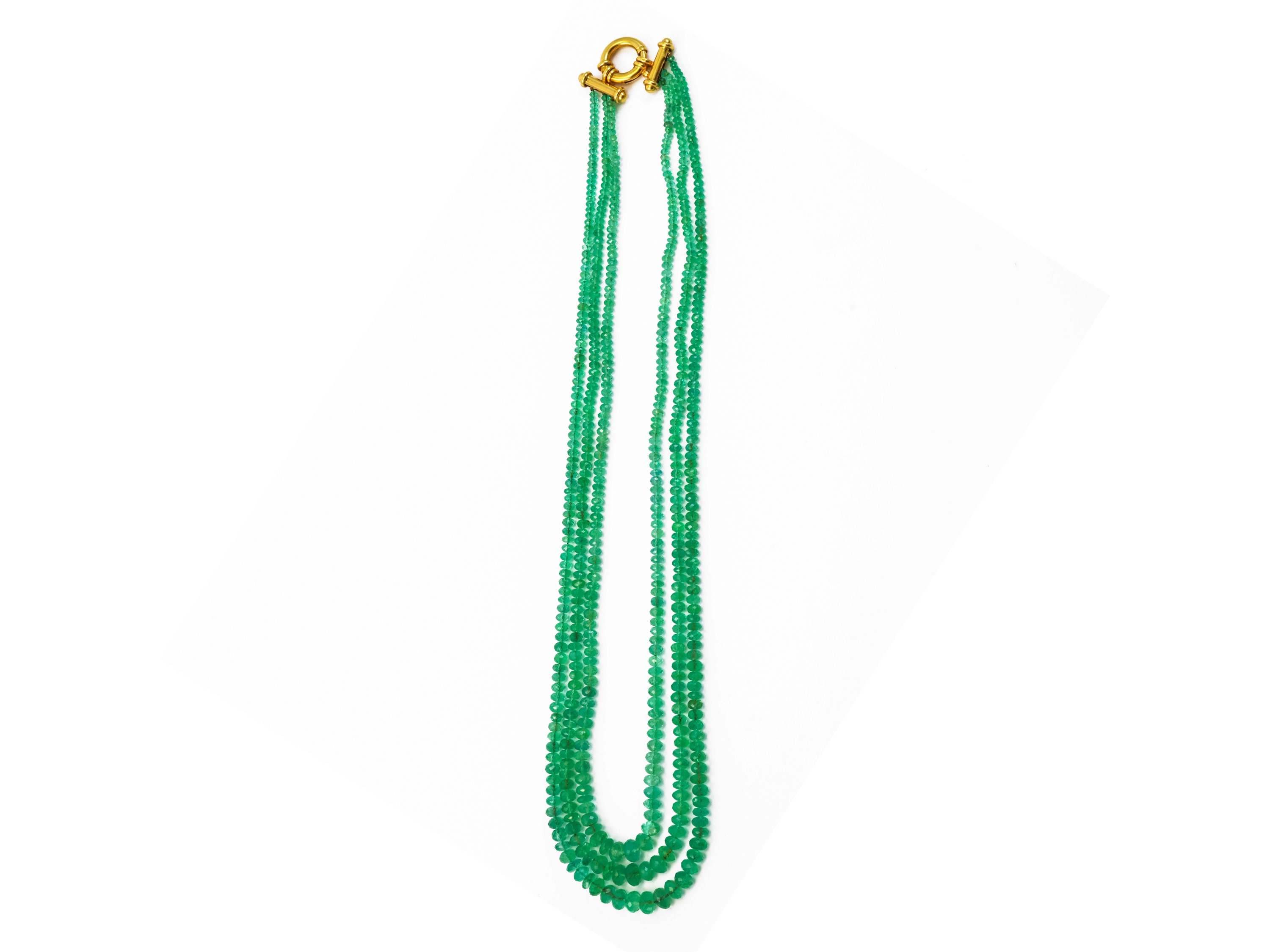 Collana multifilo degradè di smeraldi con fermezza in oro giallo