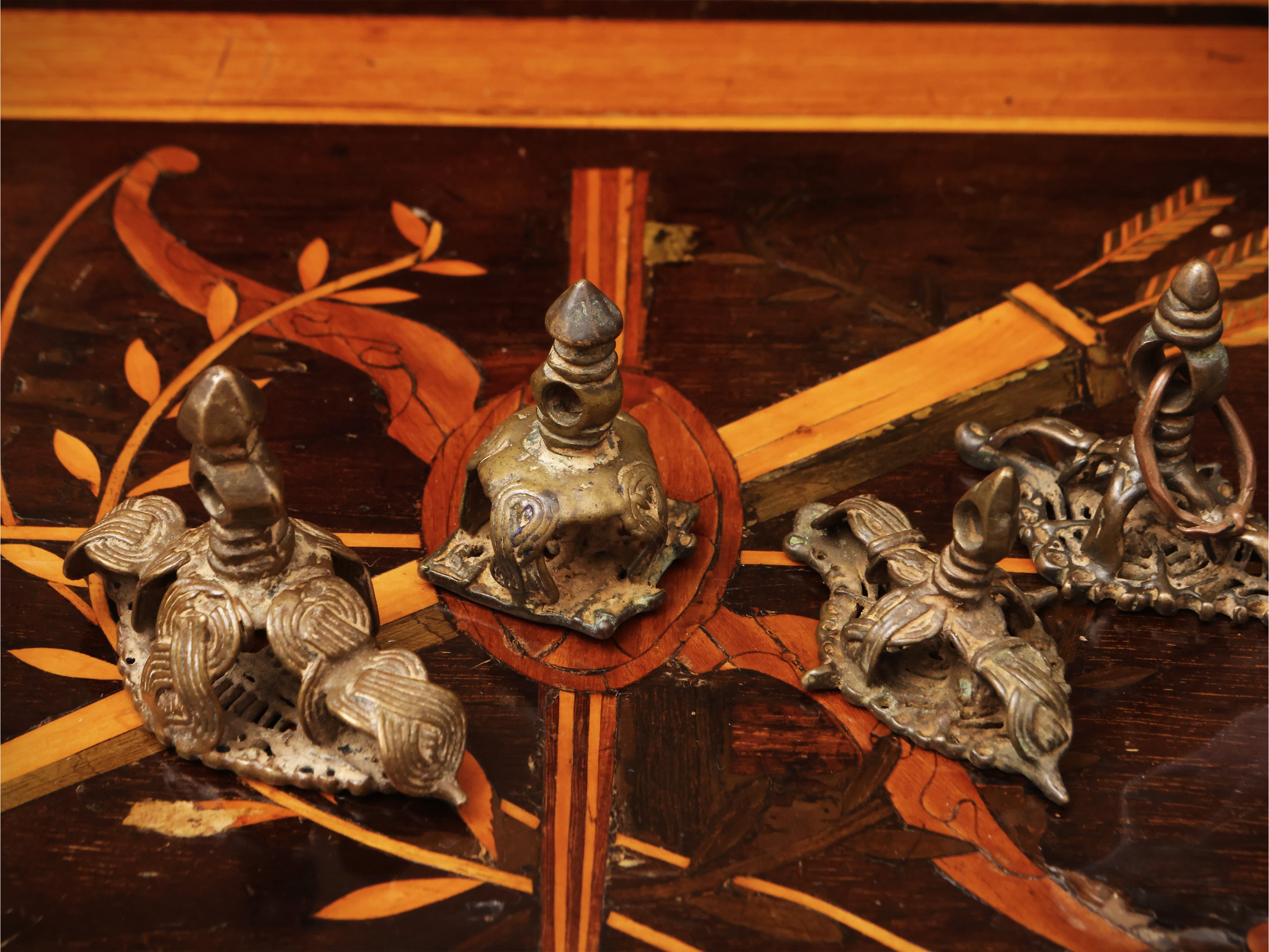 Gruppo di sette timbri indiani in bronzo, India, sec. XIX–XX
