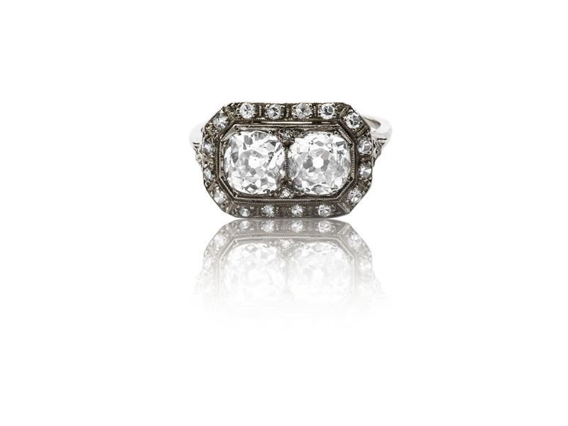 Anello Decò squadrato in platino con diamanti