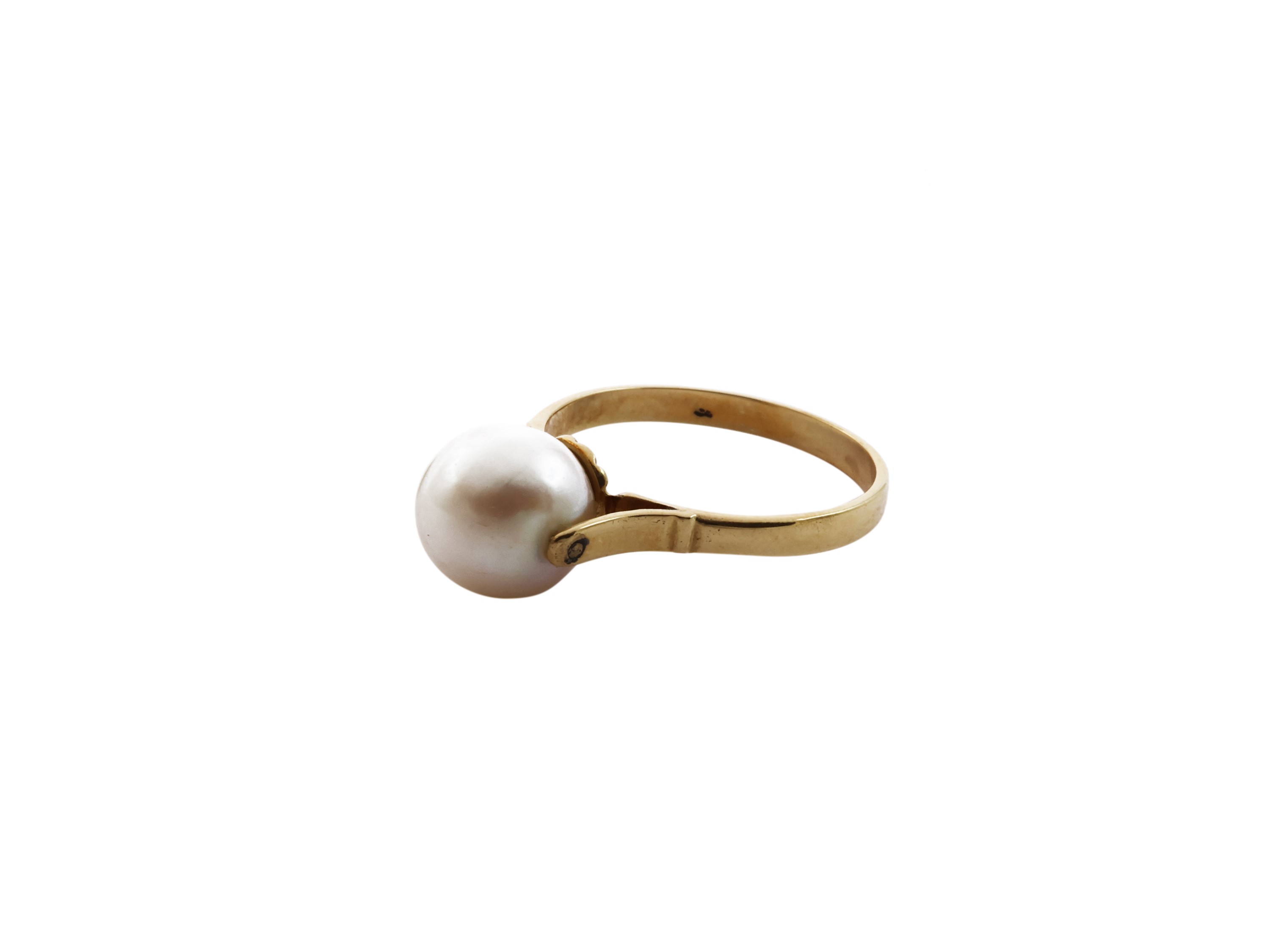 Anello in oro giallo con perla di diametro mm 9,20/9,65