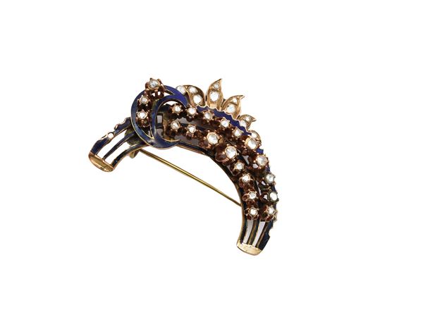 Brooch in low-title yellow gold with rose-cut diamonds