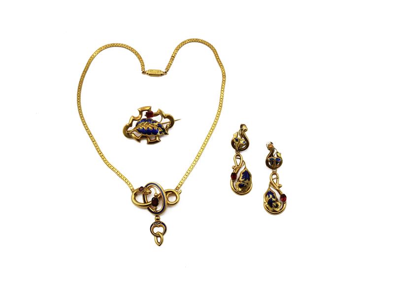 Parure Borbonica, spilla, collana e orecchini in oro e smalti con paste vitree