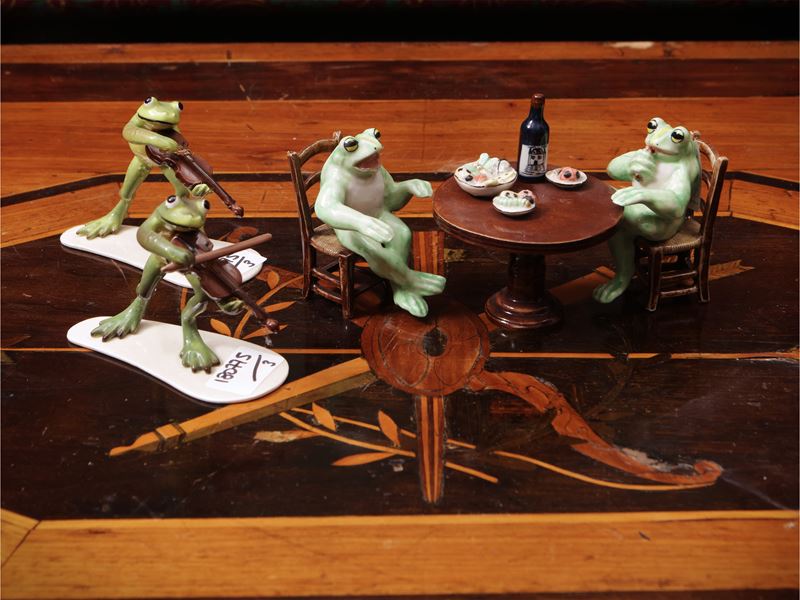 Tre Gruppi in Miniatura in Ceramica Smaltata