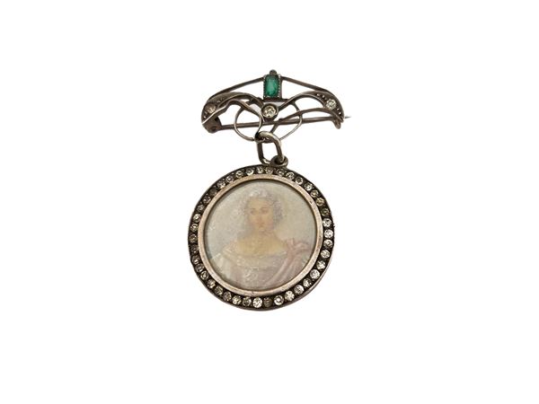 Vintage brooch with miniature