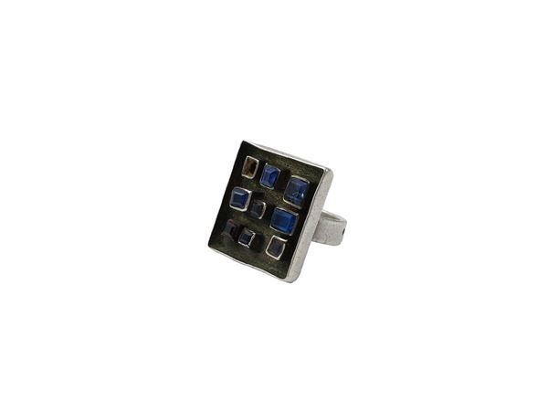 Anello Art Dèco in argento e pietre