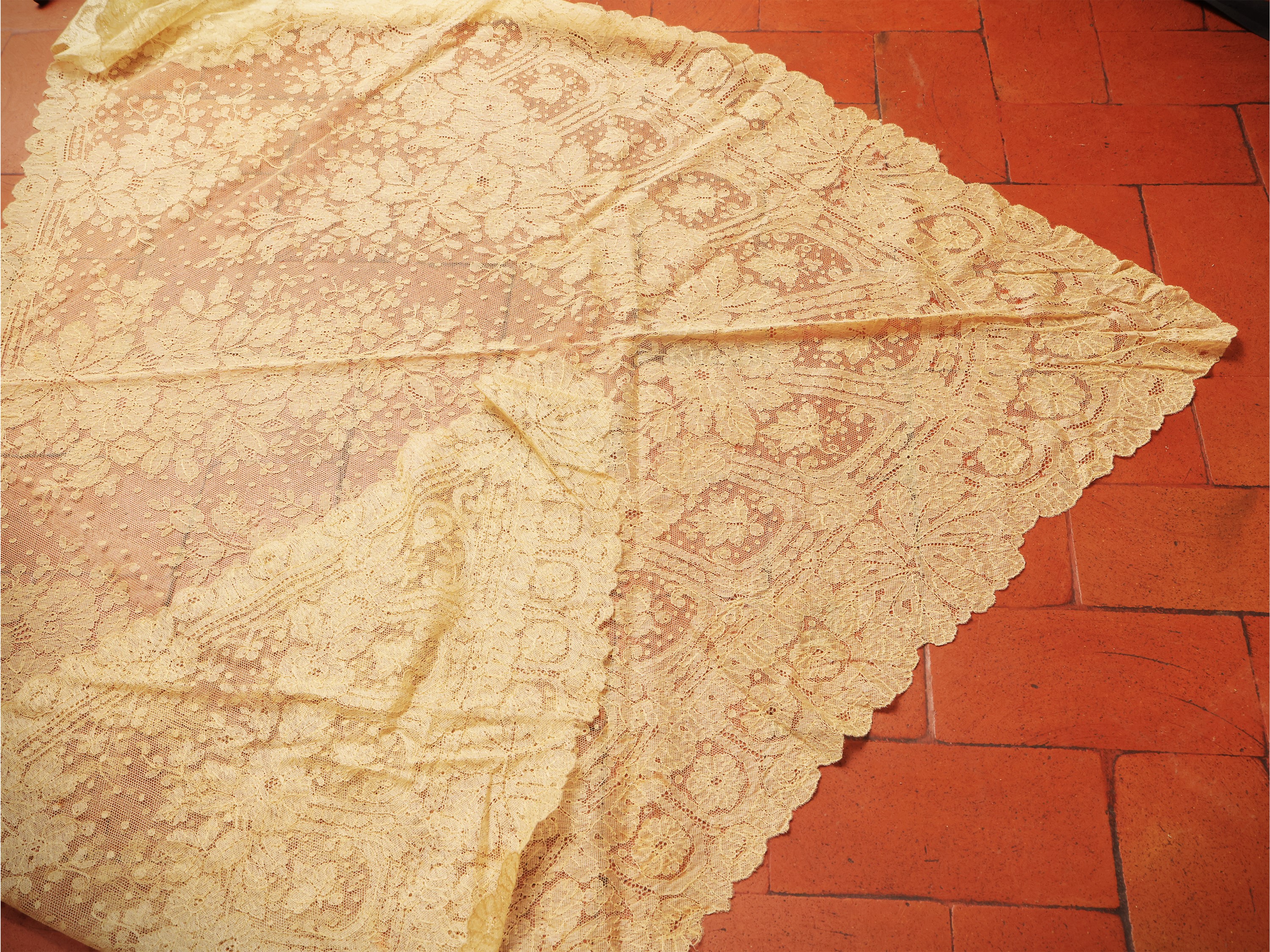 Scialle in pizzo