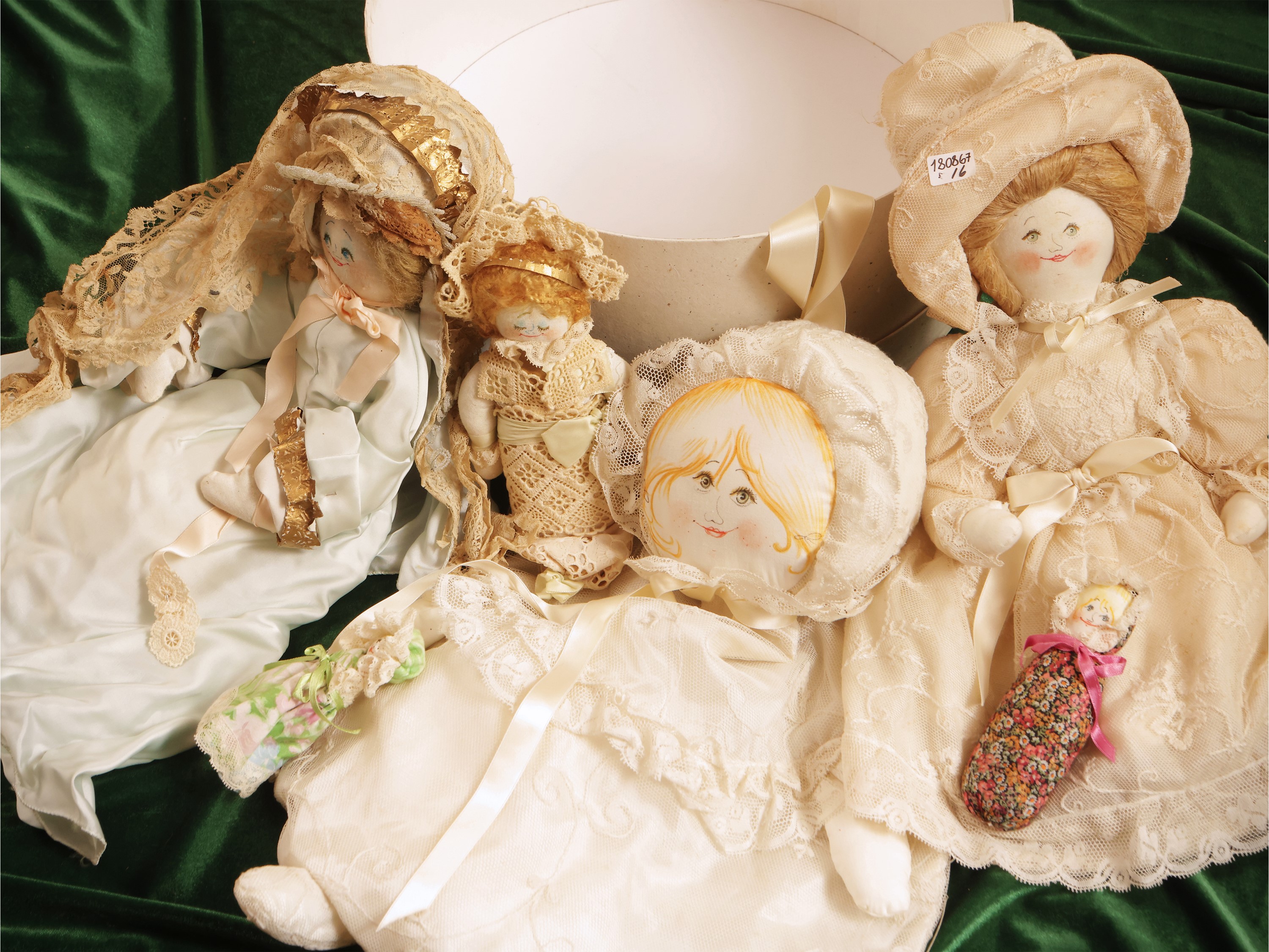 Sei bambole di pezza artigianali