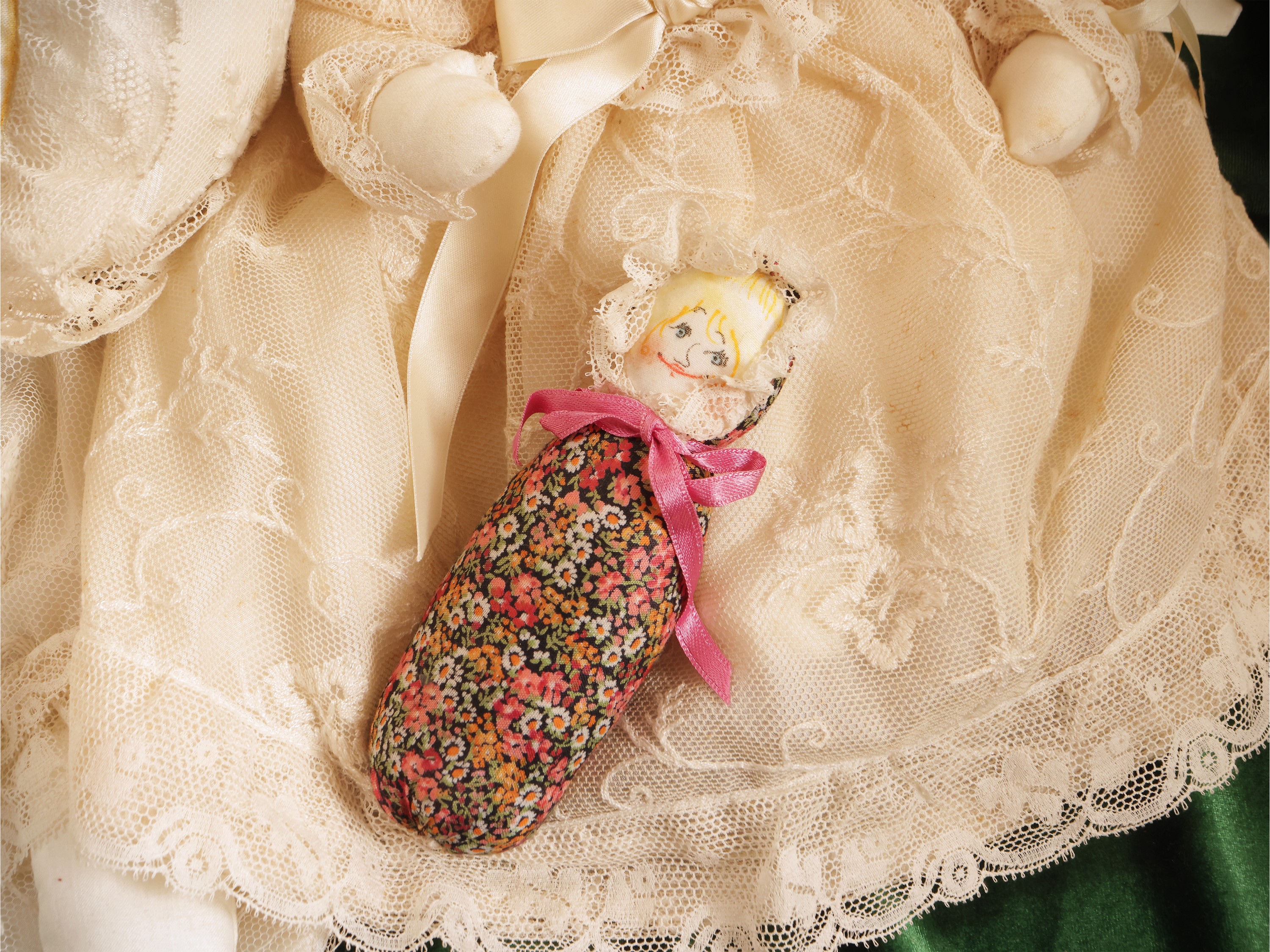 Sei bambole di pezza artigianali