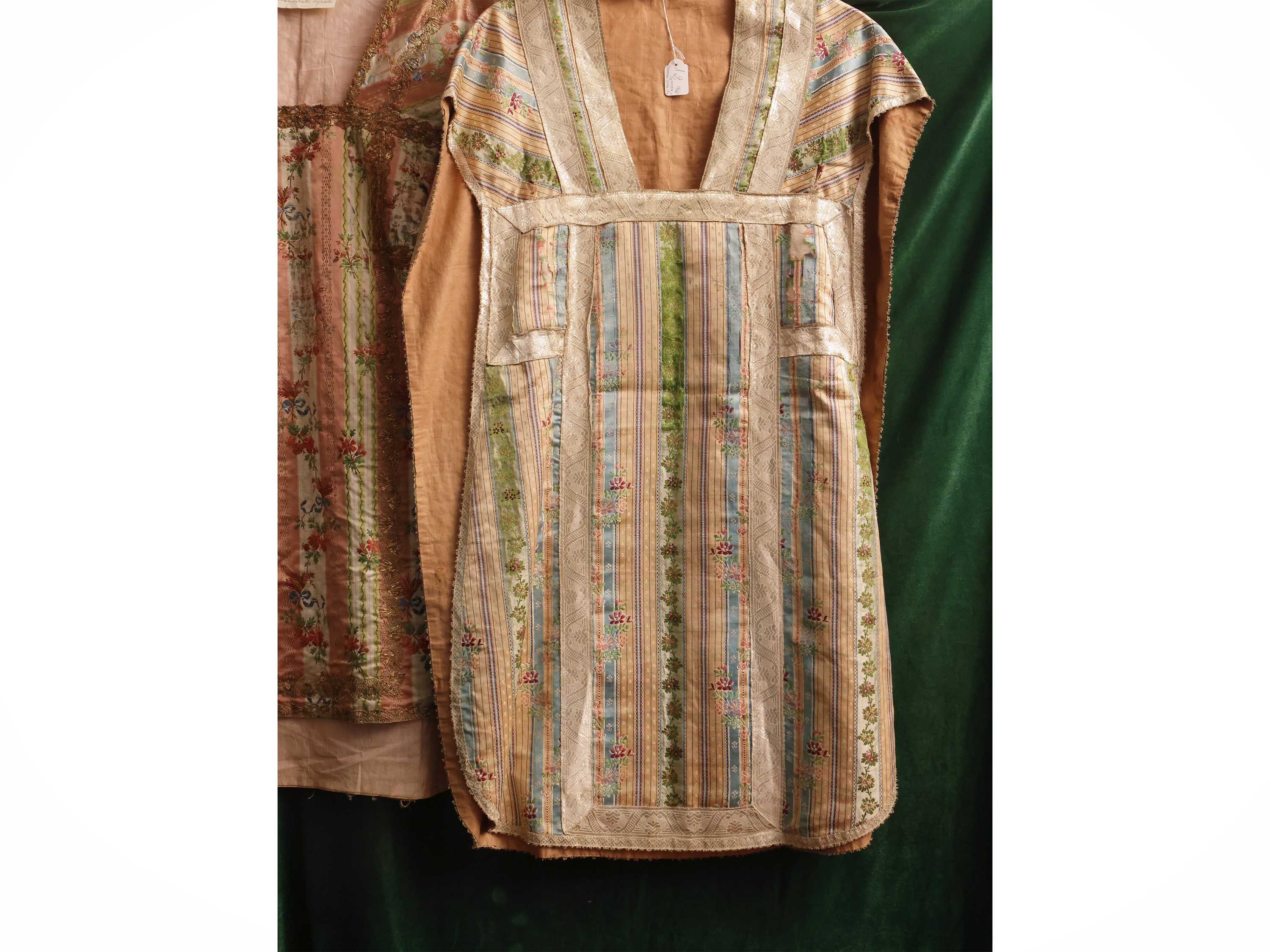 Due pianete in broccato di seta