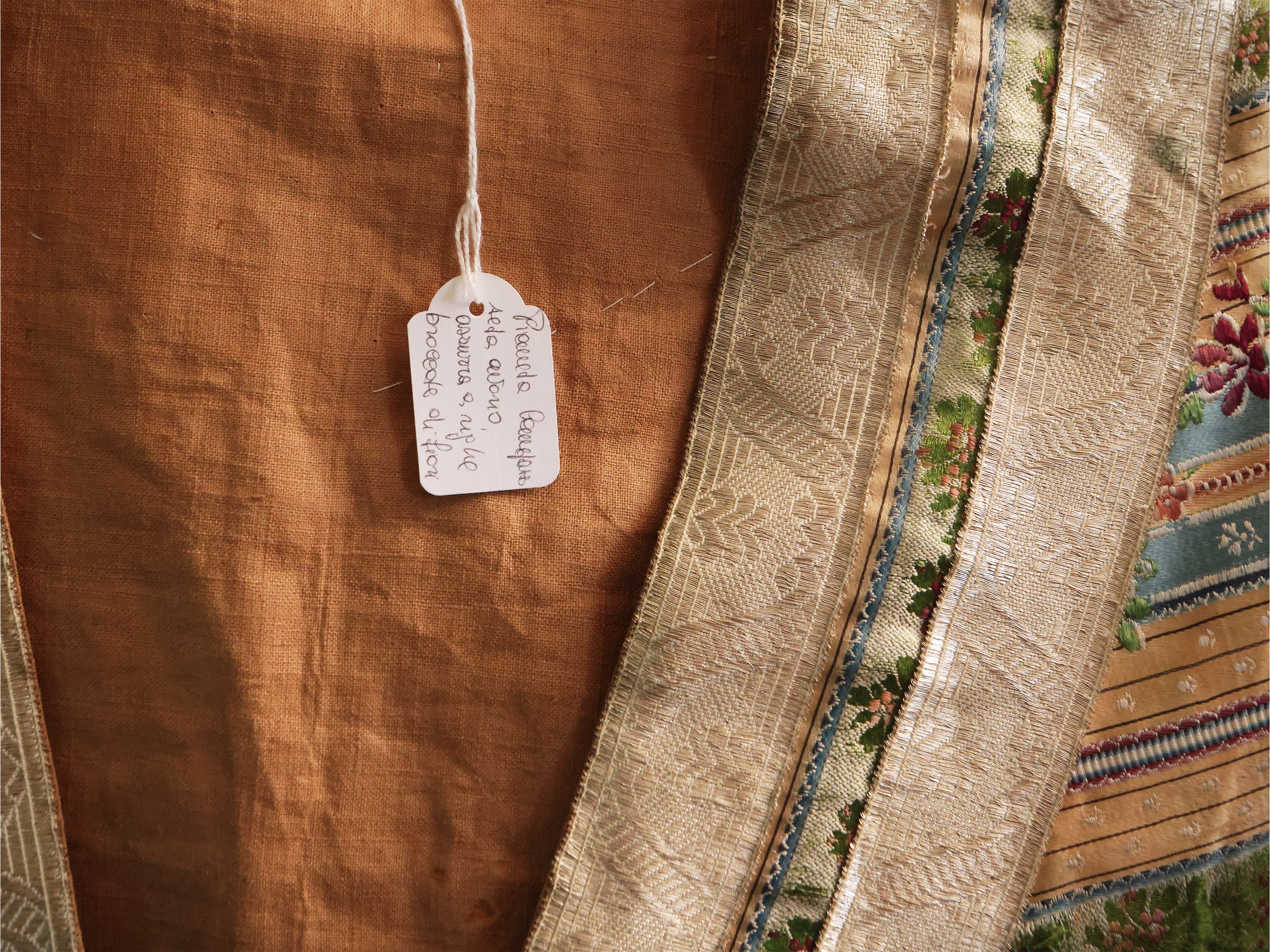 Due pianete in broccato di seta