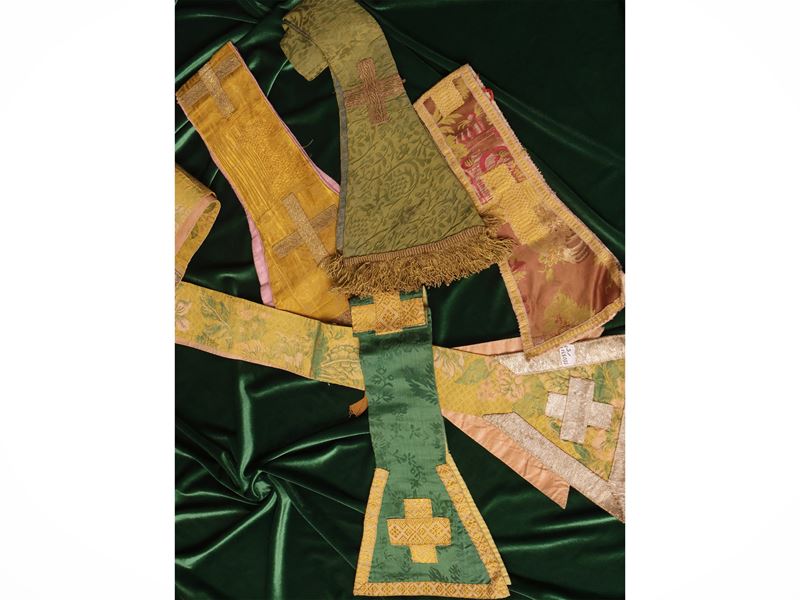 Assortimento di stole e manipoli