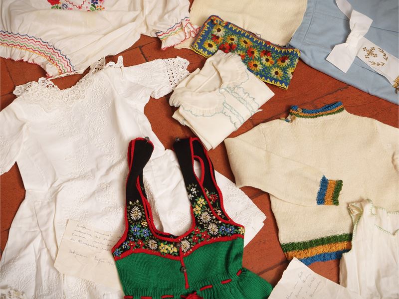 Guardaroba d'epoca per bambini