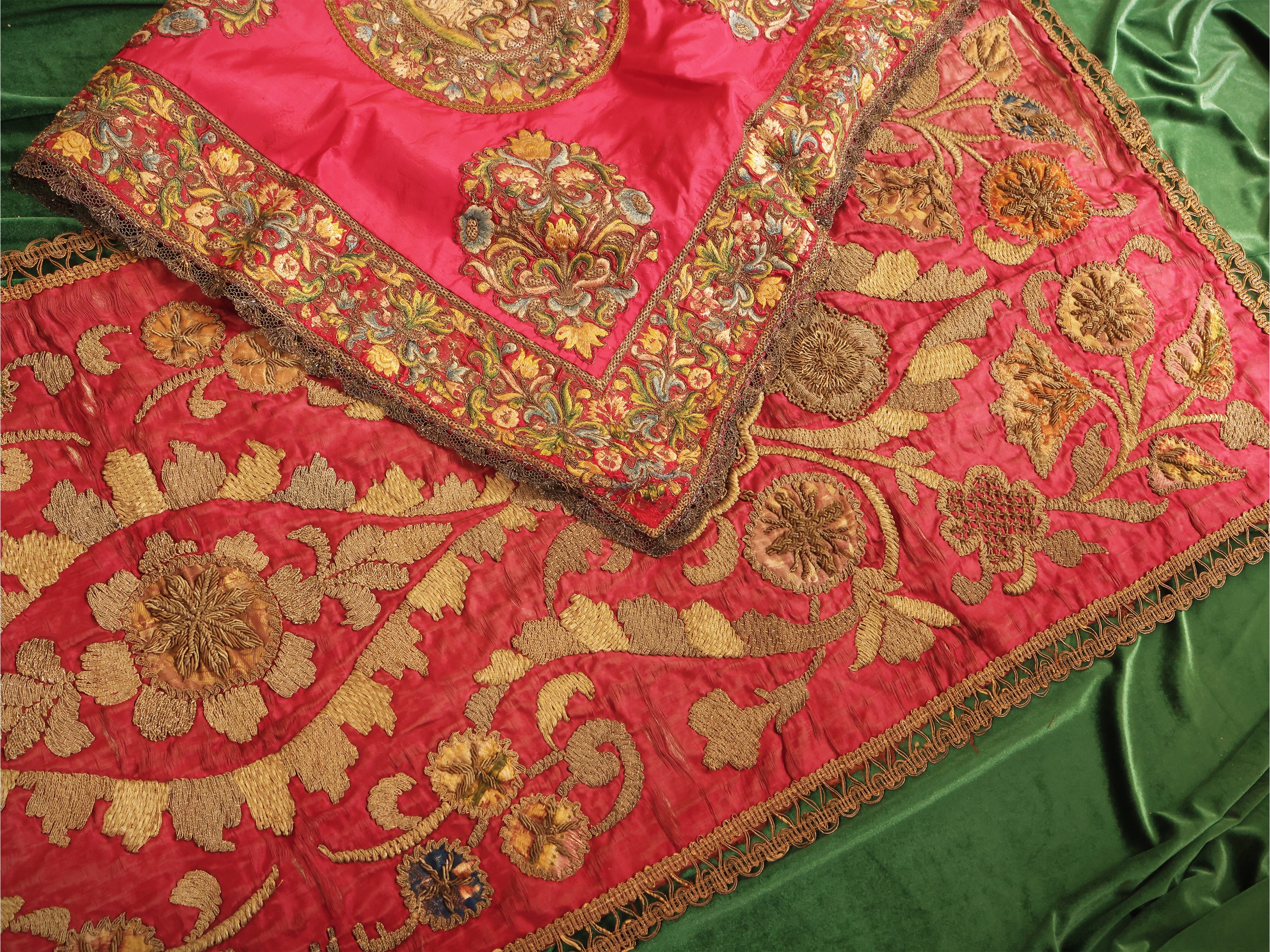 Due paliotti liturgici