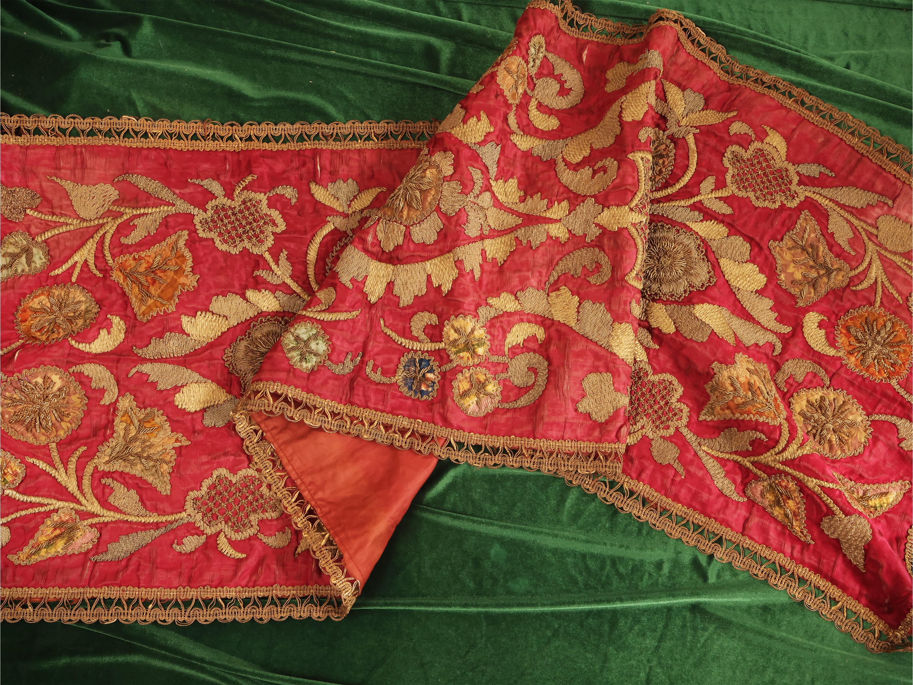 Due paliotti liturgici