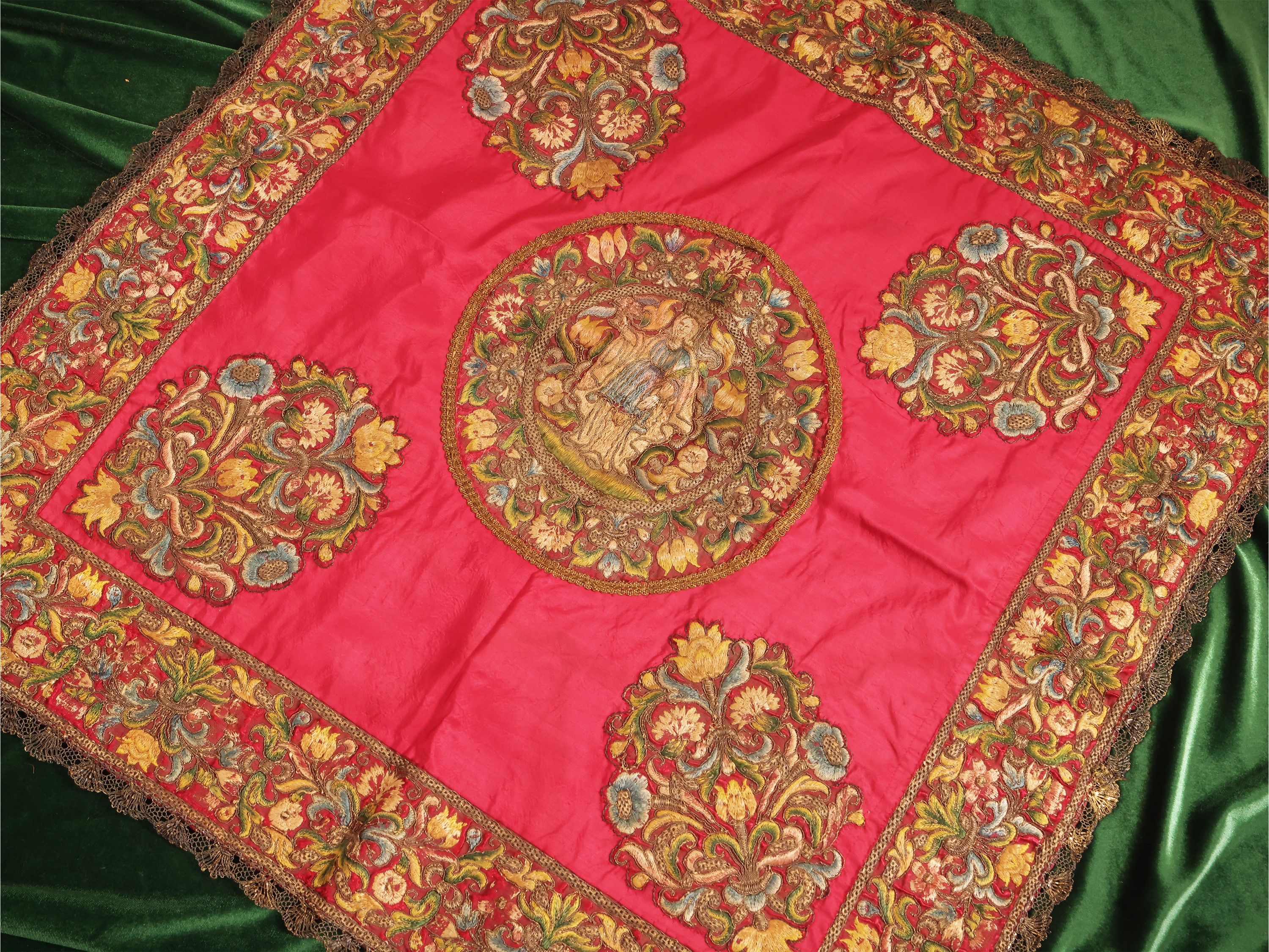 Due paliotti liturgici