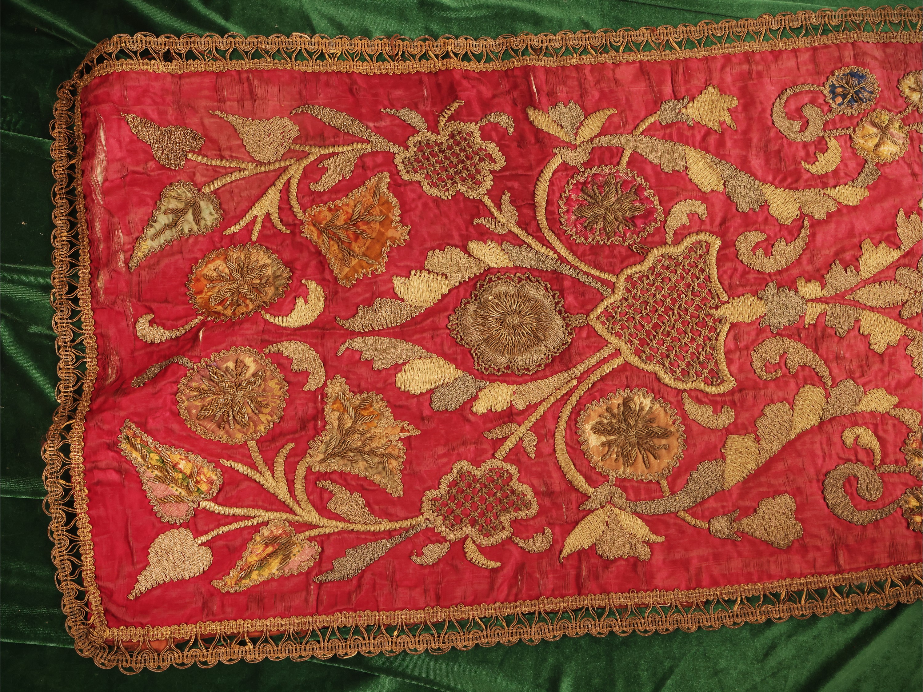 Due paliotti liturgici