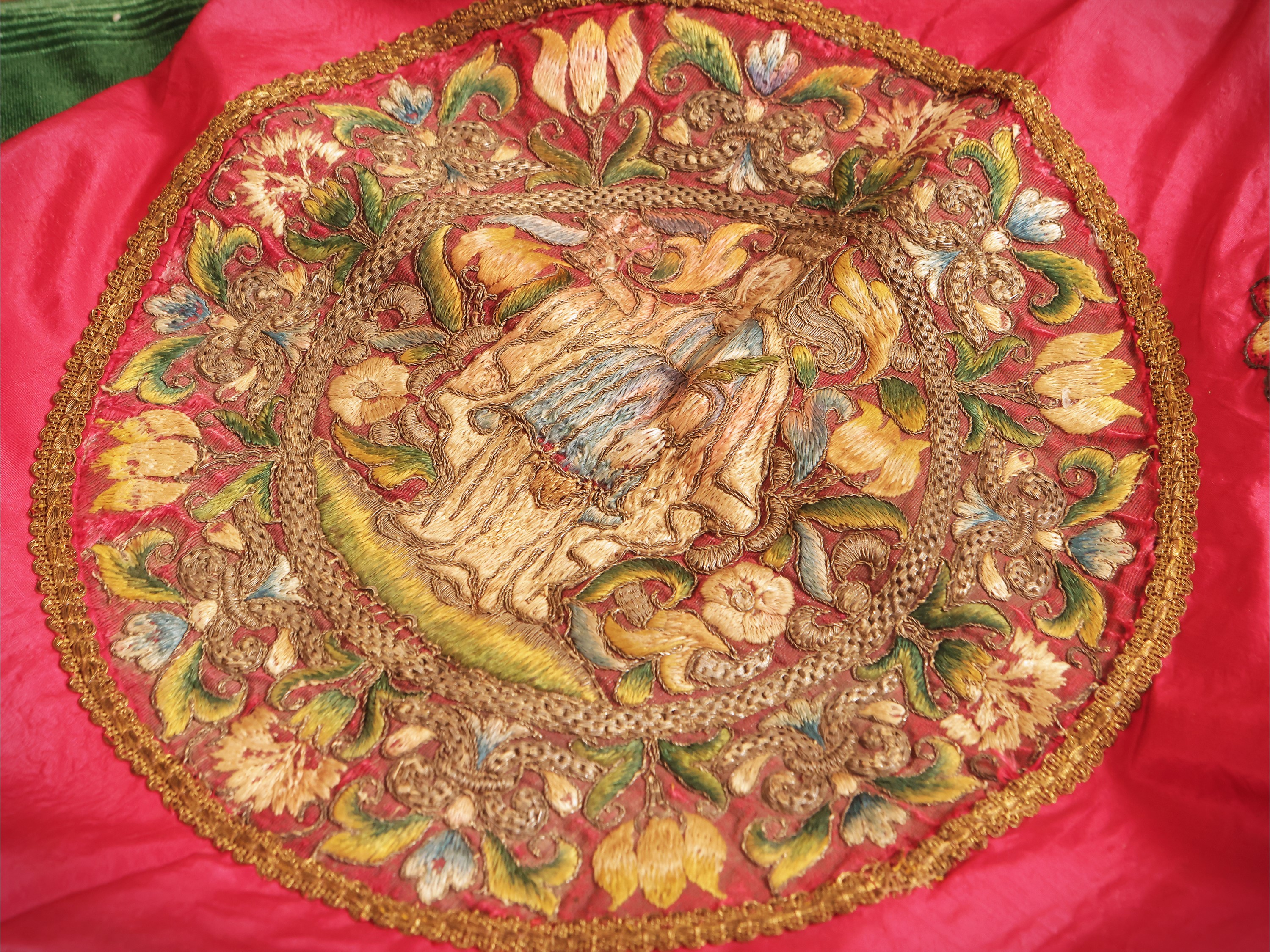 Due paliotti liturgici