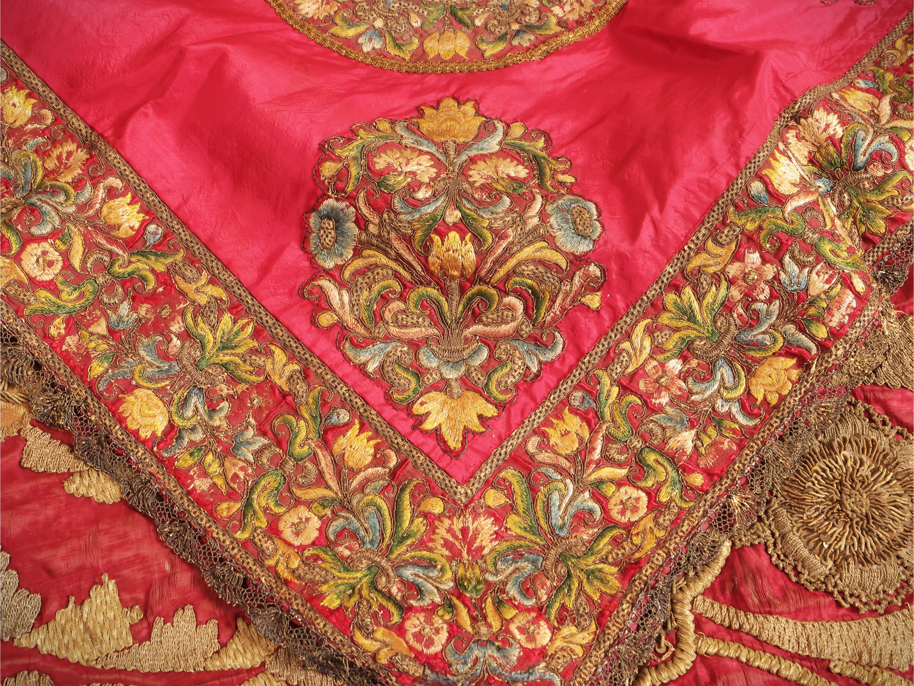 Due paliotti liturgici