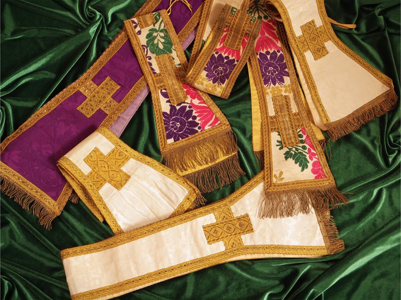 Manipoli e stole liturgici
