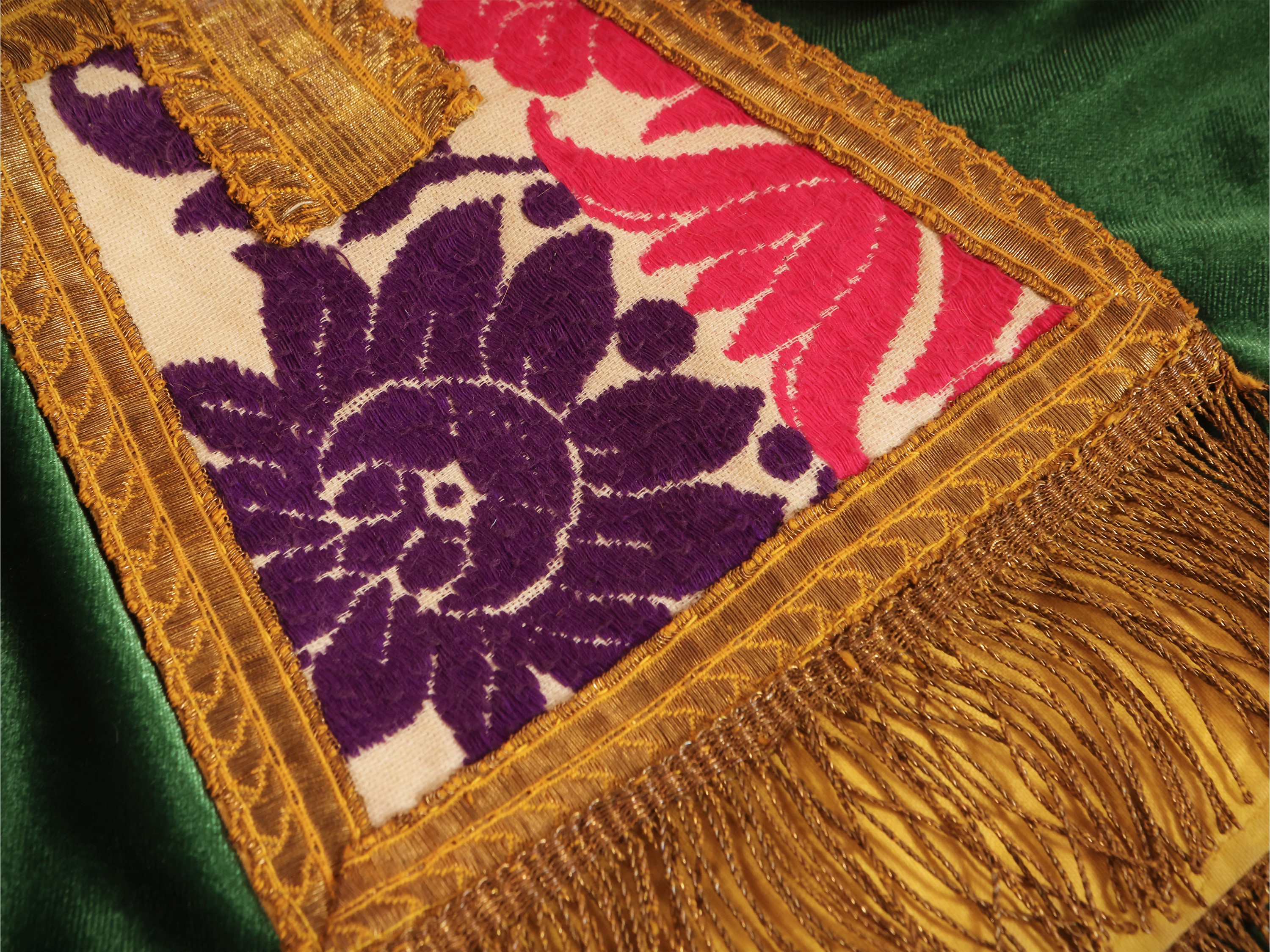 Manipoli e stole liturgici