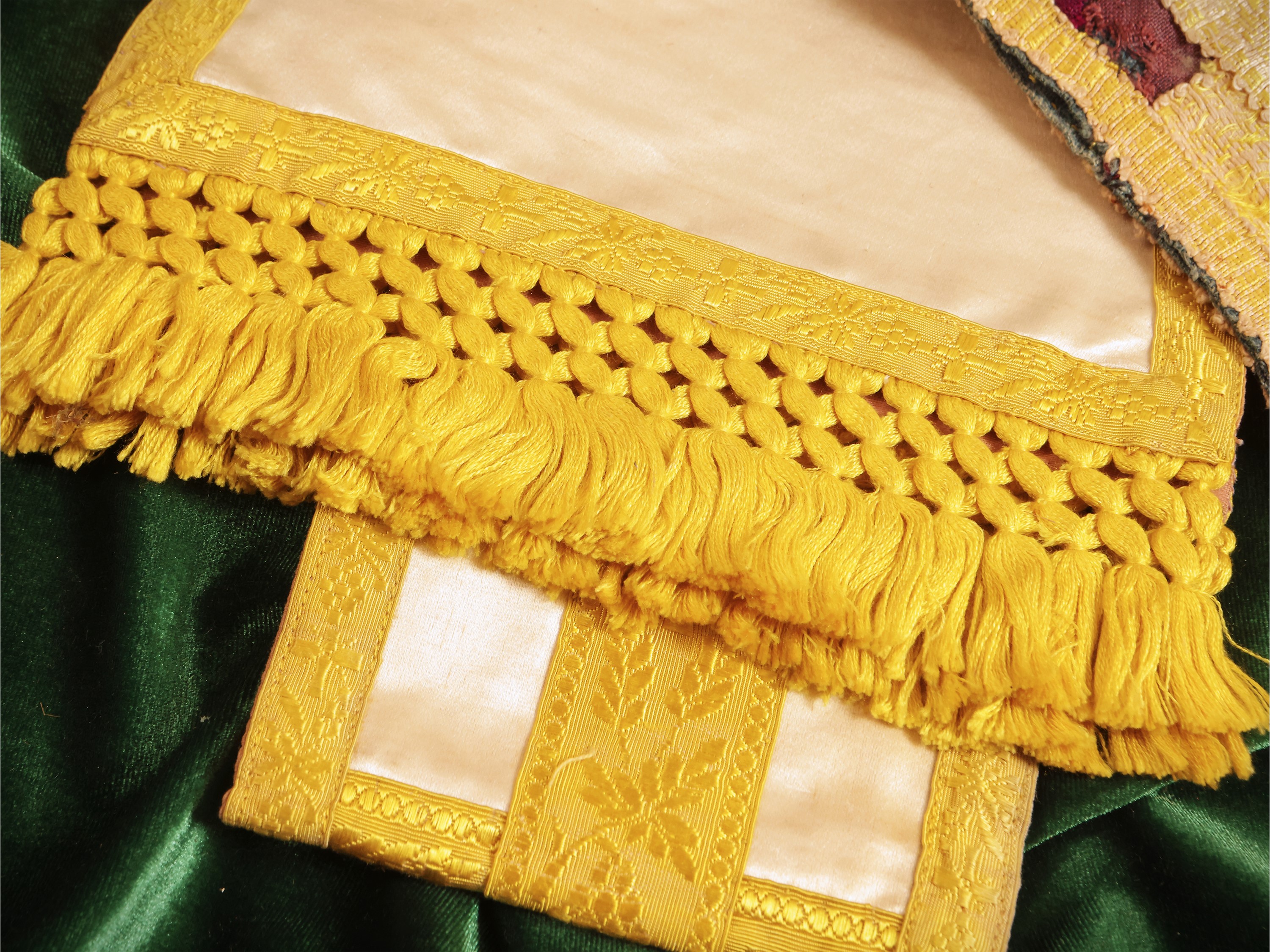Assortimento di manipoli liturgici