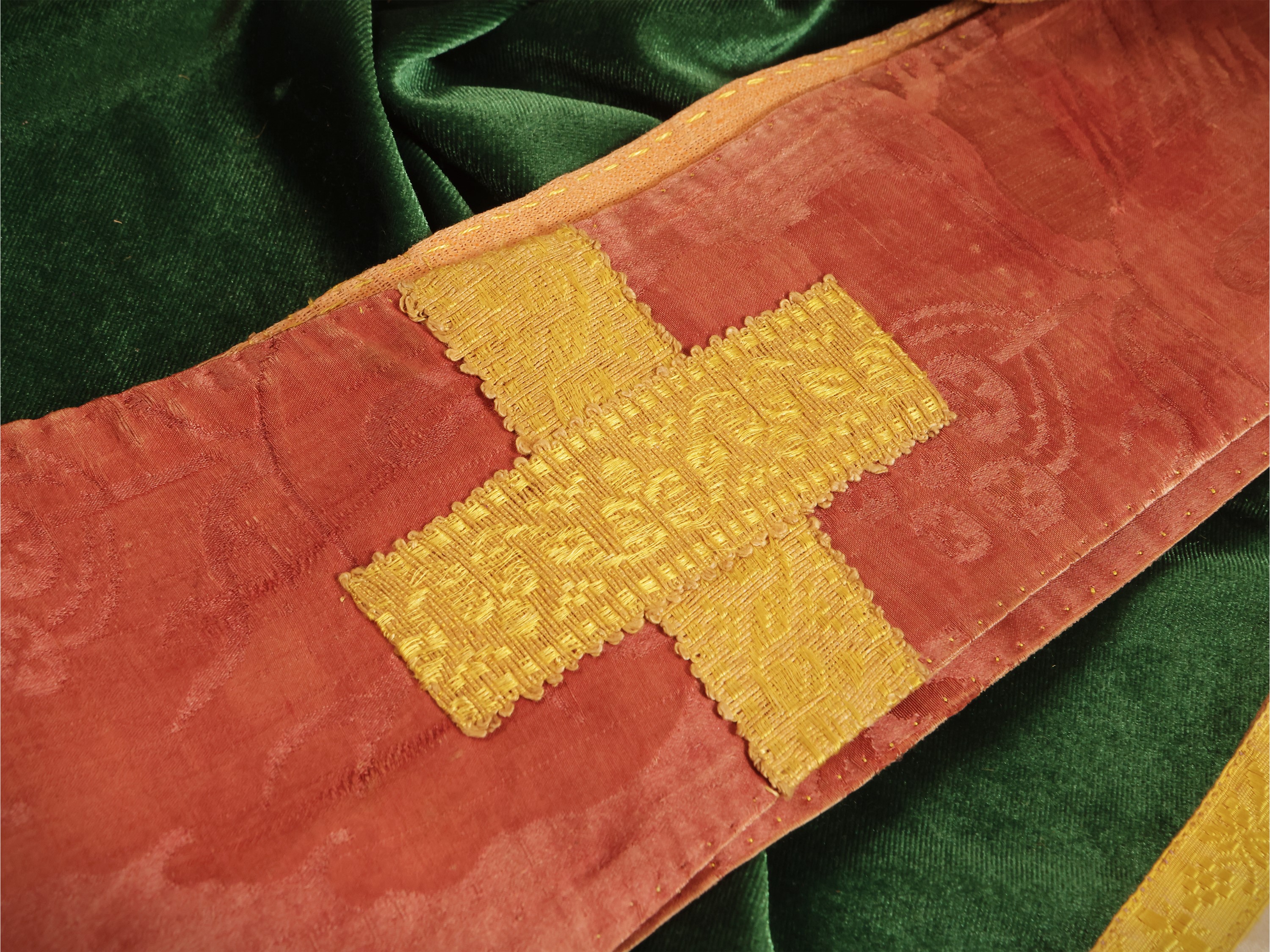 Assortimento di manipoli liturgici