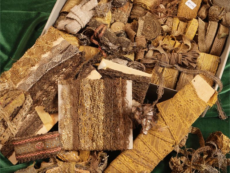 Grande assortimento di galloni e bordure d'epoca