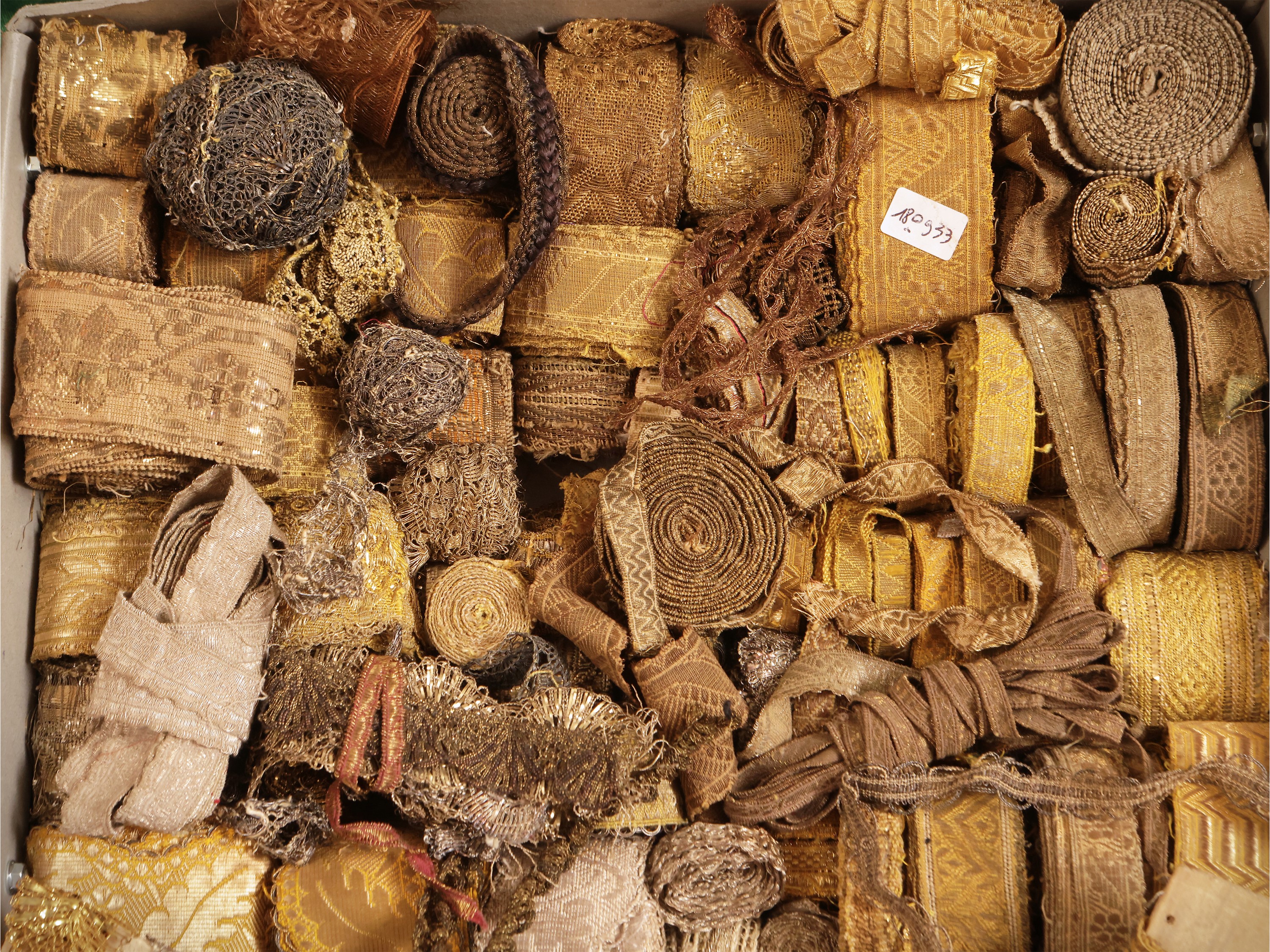 Grande assortimento di galloni e bordure d'epoca