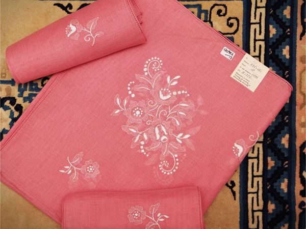 Raspberry colored linen byssus tablecloth