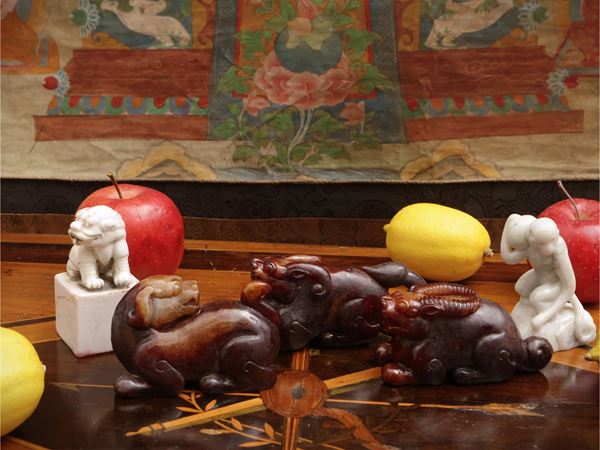 Gruppo di cinque sculture zoomorfe in pietra dura