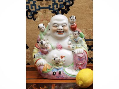 Scultura in porcellana, Budai con cinque bambini – Cina, periodo repubblicano (1912-1949)