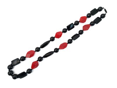 Collana Lunga in Resina Nera e Rossa