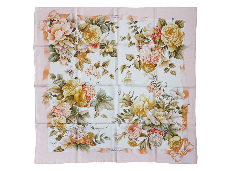 Salvatore Ferragamo - Foulard in Seta a Motivo Floreale
