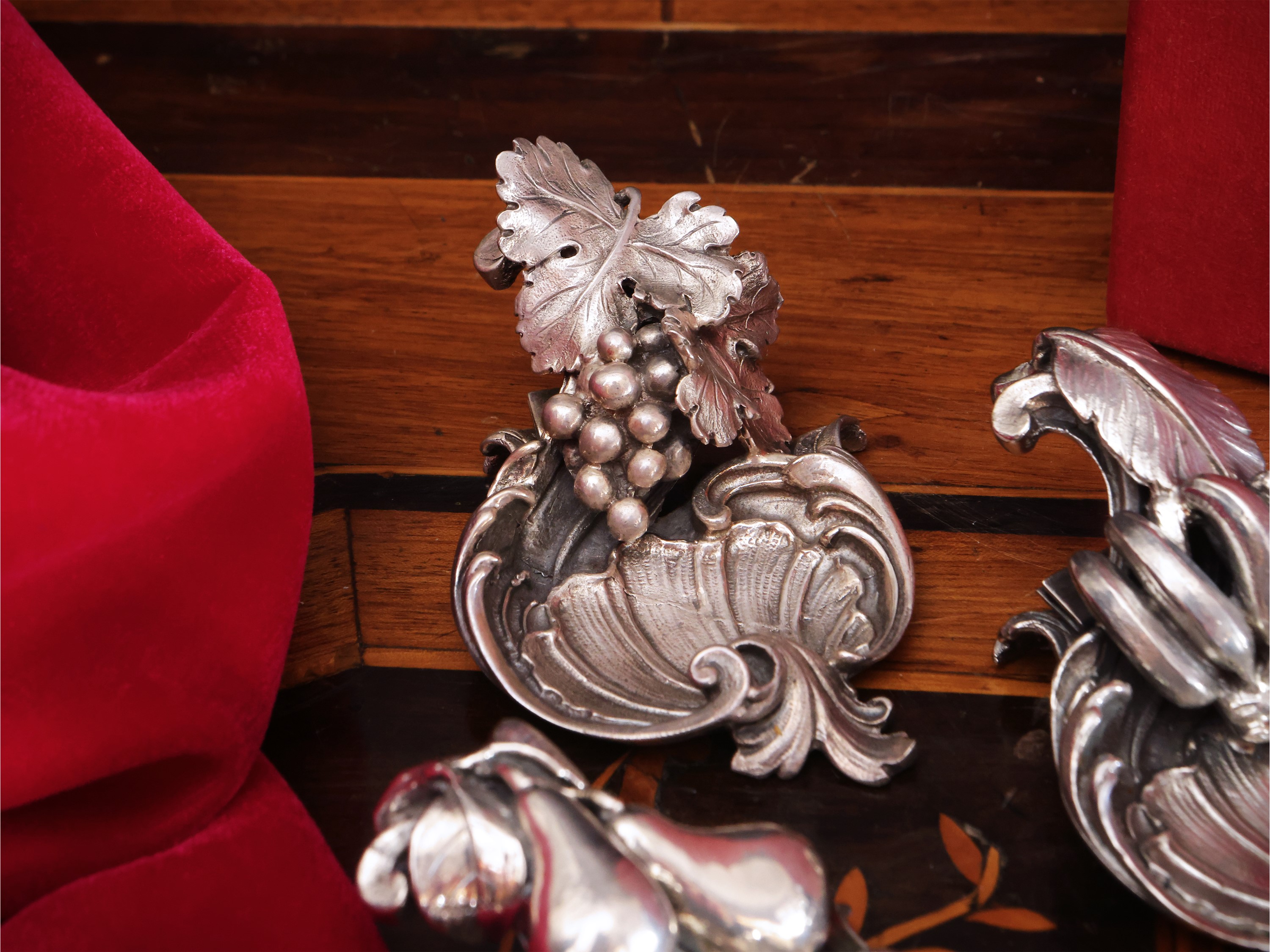 Serie di otto segnaposto in argento 925, Messulam Milano per Poggi Firenze