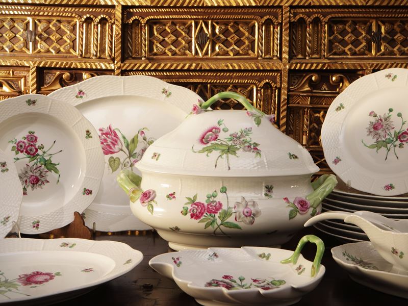 Servizio di Piatti in Porcellana, Decoro Bouquet De Rose Gould, Herend