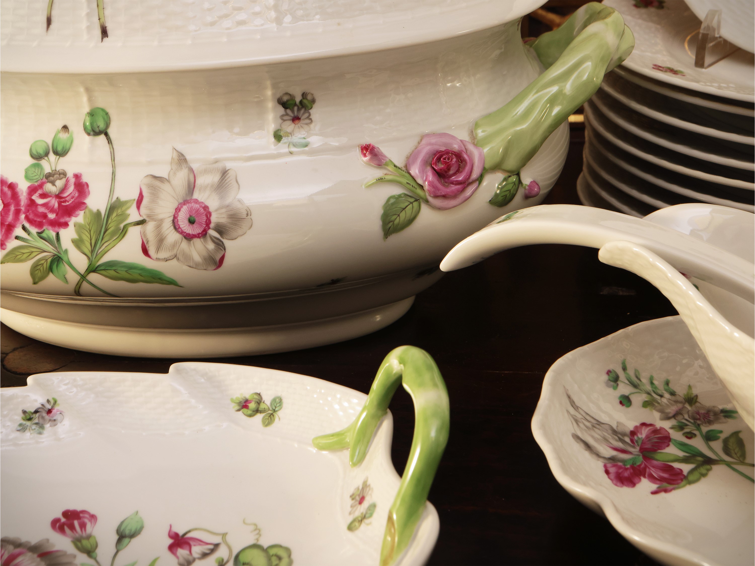 Servizio di Piatti in Porcellana, Decoro Bouquet De Rose Gould, Herend